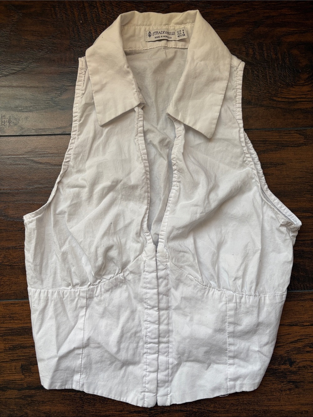 stradivarius White Sleeveless Collared Crop top